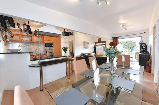 Gorgeous 3BD Cottage in the Heart of Guildford - Mülk Olanakları