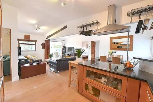 Gorgeous 3BD Cottage in the Heart of Guildford - Mülk Olanakları