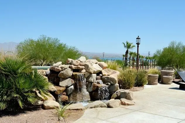 Gorgeous 3BD Havasu Home with Lake View - Dış Mekan