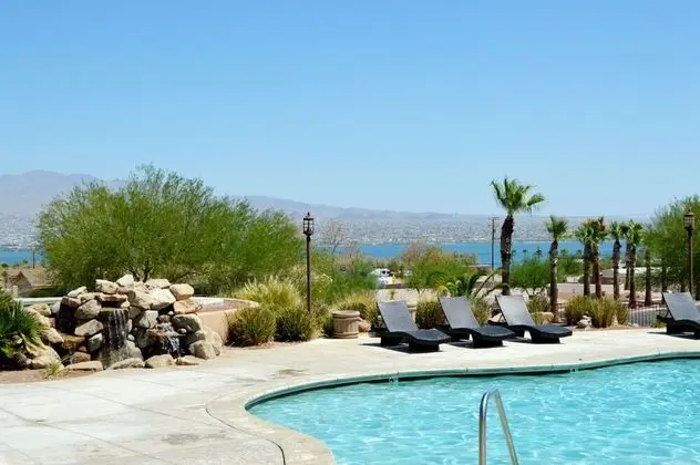 Gorgeous 3BD Havasu Home with Lake View - Havuz