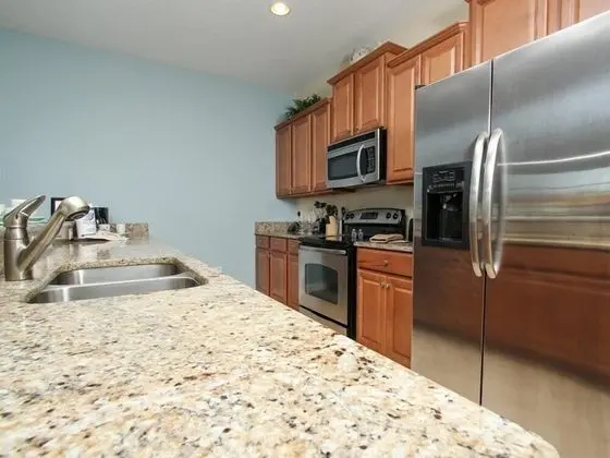 Gorgeous 4 Bed 3 Bath Town Home Near Disney - Mutfak