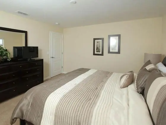 Gorgeous 4 Bed 3 Bath Town Home Near Disney - Oda