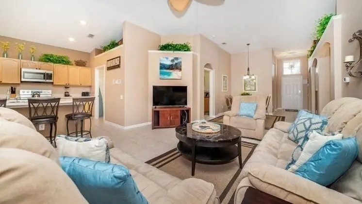 Gorgeous 4 Bedroom 3 Bath Pool Home in Windsor Palms Gated Resort