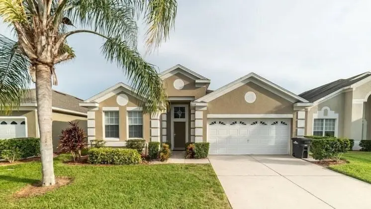 Gorgeous 4 Bedroom 3 Bath Pool Home in Windsor Palms Gated Resort
