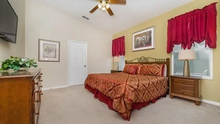 Gorgeous 4 Bedroom 3 Bath Pool Home in Windsor Palms Gated Resort - Oda