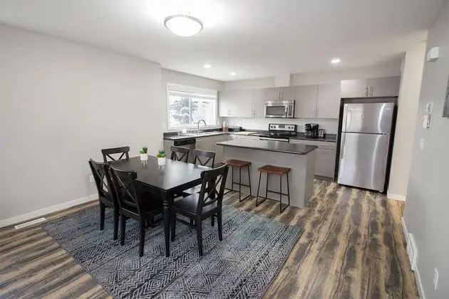 Gorgeous 4 Bedroom Townhouse in South Winnipeg