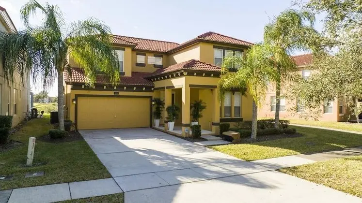 Gorgeous 4 Bedroom w Pool Close to Disney 920