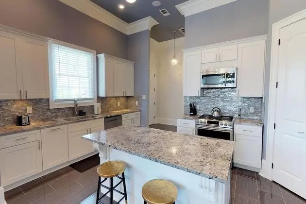 Gorgeous 4br/3.5ba in Historic Treme by Domio - Mutfak