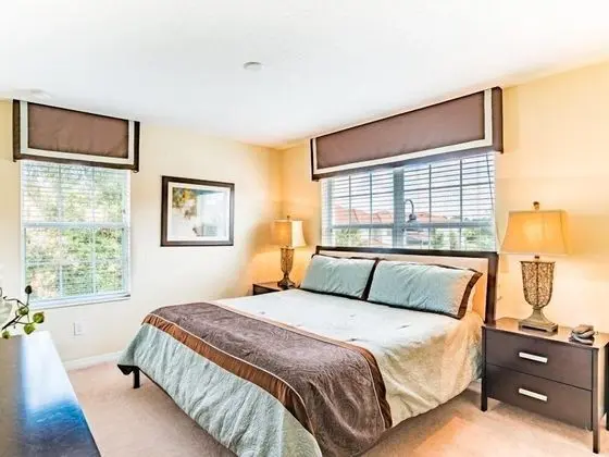 Gorgeous 5 Bed 4 Bath Townhome With Splash Pool in Paradise Palms - Oda