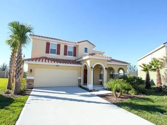 Gorgeous 5 Bedroom 4,5 Bath Pool Home With Games Room