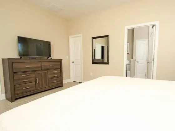 Gorgeous 5 Bedroom 4,5 Bath Pool Home With Games Room - Oda