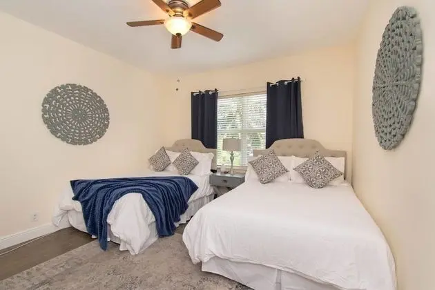 Gorgeous 5 Bedroom Home W Heated Pool Canal Front - Oda