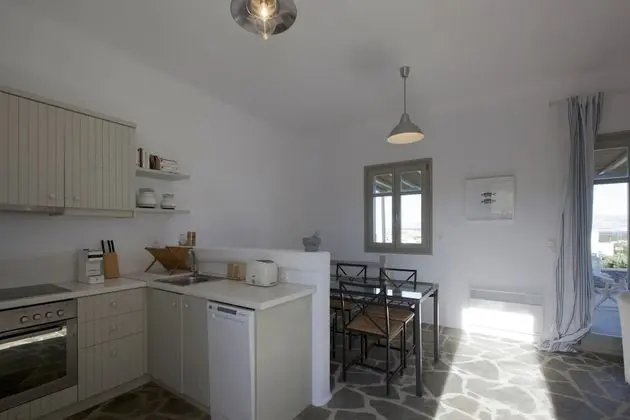 Gorgeous Villa - an Oasis for 8 People by VillaRentalsgr - Mutfak
