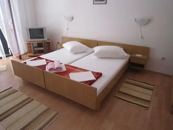 Gorgeous Apartment in Dalmatia With Parking - Oda
