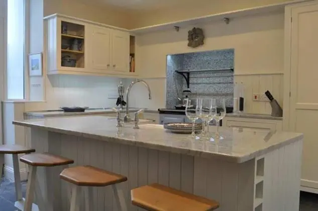 Gorgeous Apartments Only Yards From Polzeath Beach - Mutfak
