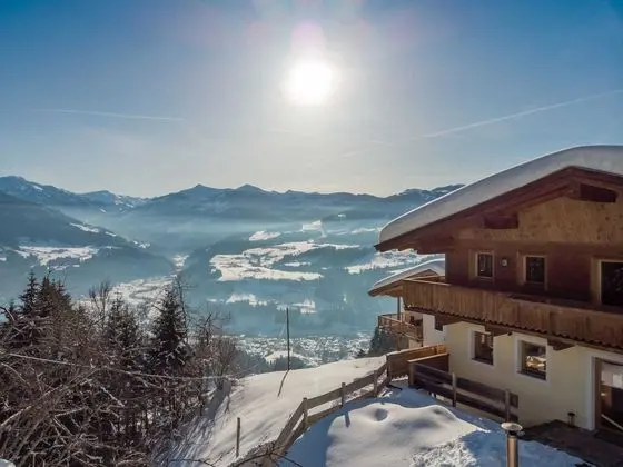 Gorgeous Chalet with Hot Tub in Tyrol - Dış Mekan