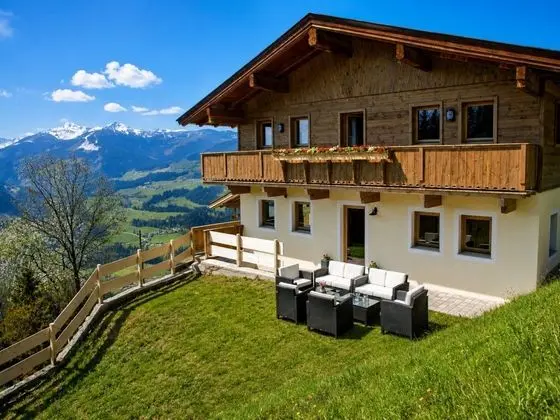 Gorgeous Chalet with Hot Tub in Tyrol - Öne Çıkan Resim