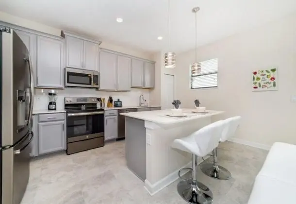 Gorgeous Championsgate 3 Bedroom Town House - Mutfak