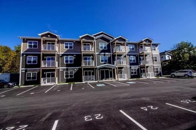 Gorgeous Condo Near UNB Hospital w Parking 202