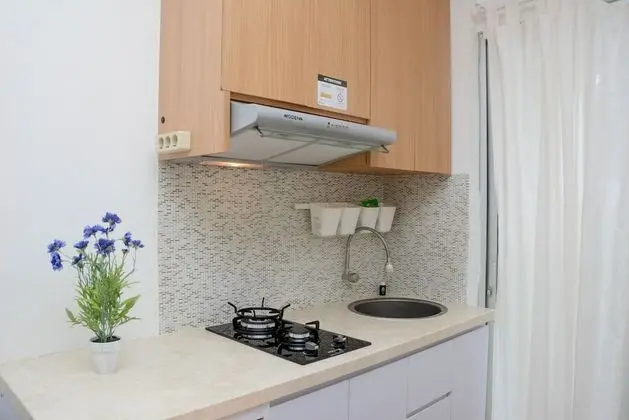Gorgeous and Cozy 2BR at Bassura City Apartment - Mutfak