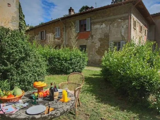 Gorgeous Farmhouse in Rufina With Shared Swimming Pool - Dış Mekan