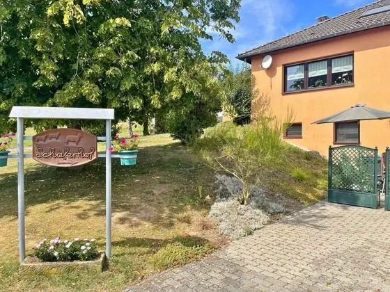 Gorgeous Holiday Home Amidst Hills in Olsdorf - Lobi