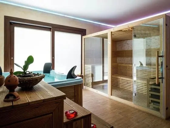 Gorgeous Holiday Home with Hot Tub, Whirlpool, Pool, Garden - Spa