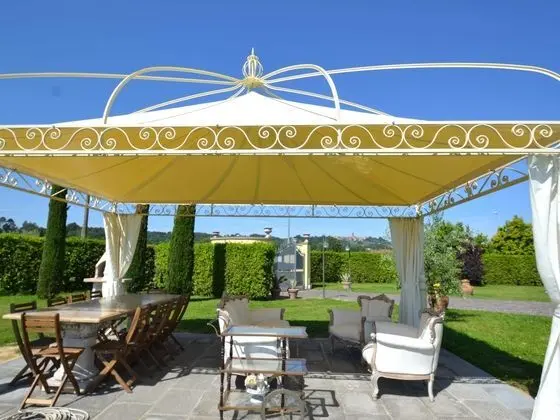 Gorgeous Holiday Home in Montecarlo With Swimming Pool - Yerinde Yemek
