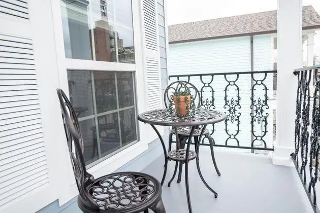 Gorgeous Home Near Streetcar & French Quarter!