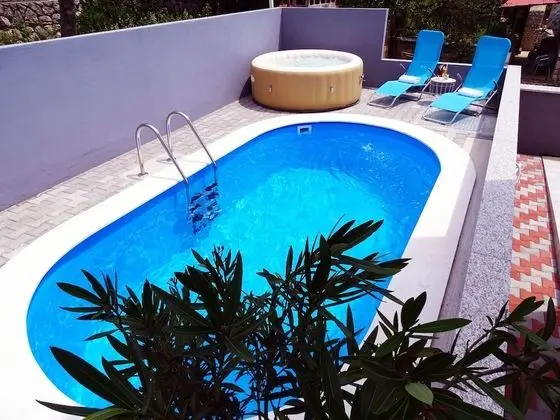 Gorgeous Home With Swimming Pool, Hot Tub & Sea View