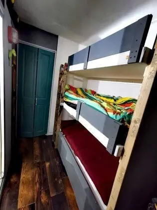 Gorgeous Horsebox at Glamp in Style in East Sussex - Oda