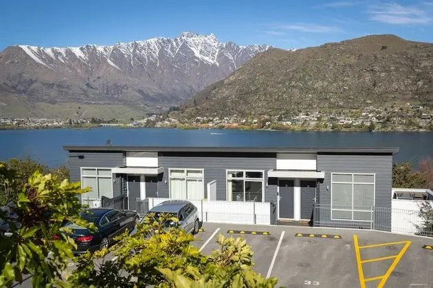 Gorgeous Lake & Mountain View Apartment - Dış Mekan