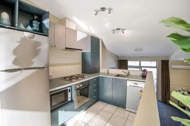 Gorgeous Lake & Mountain View Apartment - Mutfak