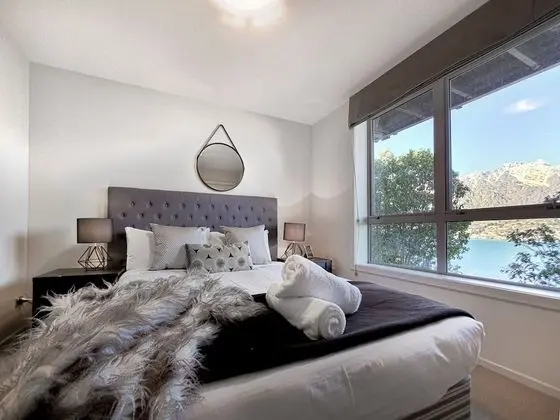 Gorgeous Lake & Mountain View Apartment - Oda