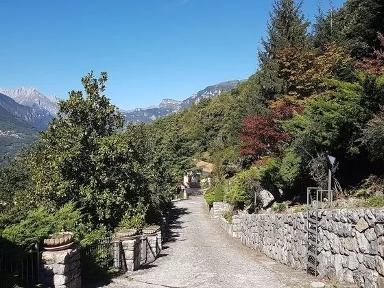 Gorgeous Mansion in Pisogne With Private Swimming Pool - Lobi