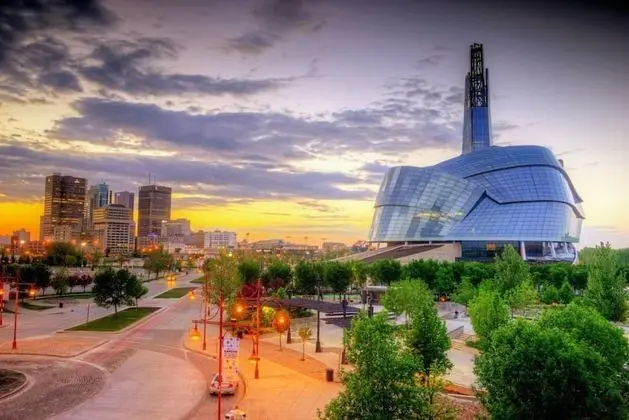Gorgeous Modern 2BD Condo Heart of Wpg Location