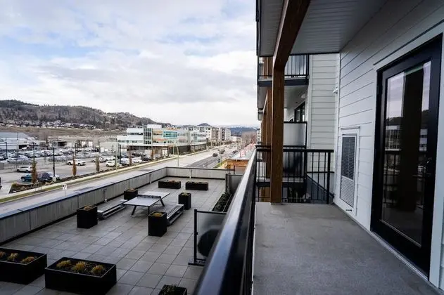 Gorgeous Modern Downtown Condo
