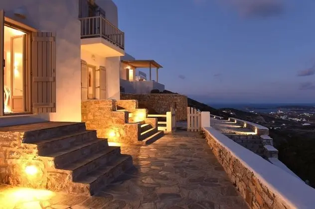 Gorgeous pool villa, stunning sea views, helipad by VillaRentalsgr - Dış Mekan