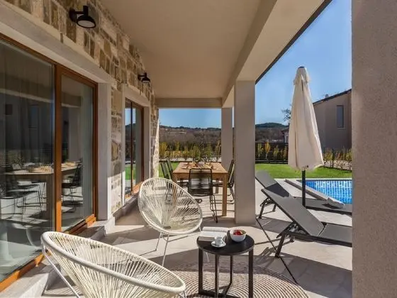 Gorgeous Villa With Pool and Terrace Surrounded by Nature - Dış Mekan