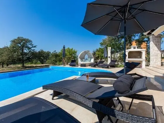 Gorgeous Villa With Private Pool and Covered Terrace & Sea View - Havuz