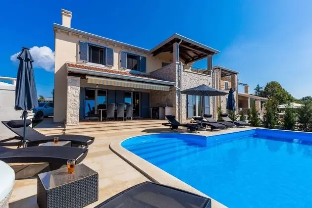 Gorgeous Villa With Private Pool and Covered Terrace & Sea View - Öne Çıkan Resim