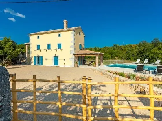 Gorgeous Villa With Private Swimming Pool and Covered Terrace - Havuz