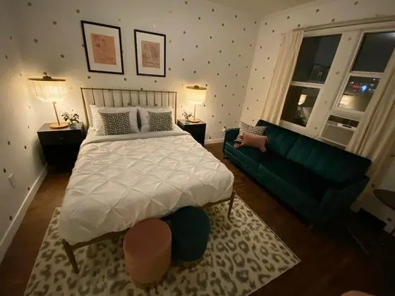 Gorgeous Studio in Beverly Boulevard! Sleeps 4!