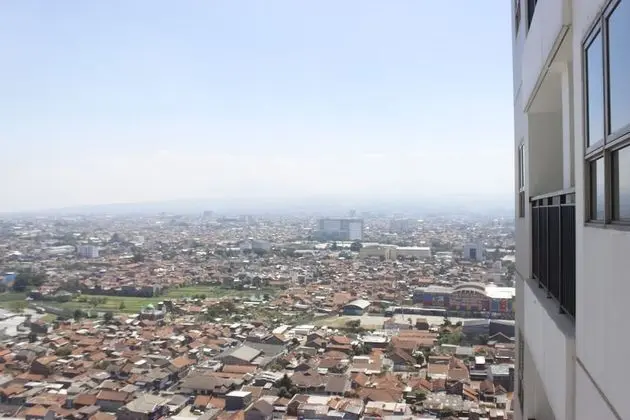 Gorgeous Studio at Mekarwangi Square Apartment with Mountain View