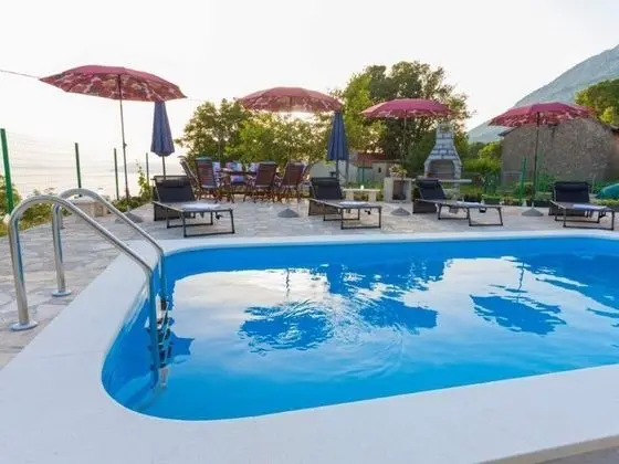 Gorgeous Villa in Tučepi with Private Swimming Pool - Havuz