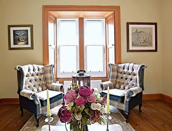 Gorgeous Two Bedroom Apartment With Castle Views
