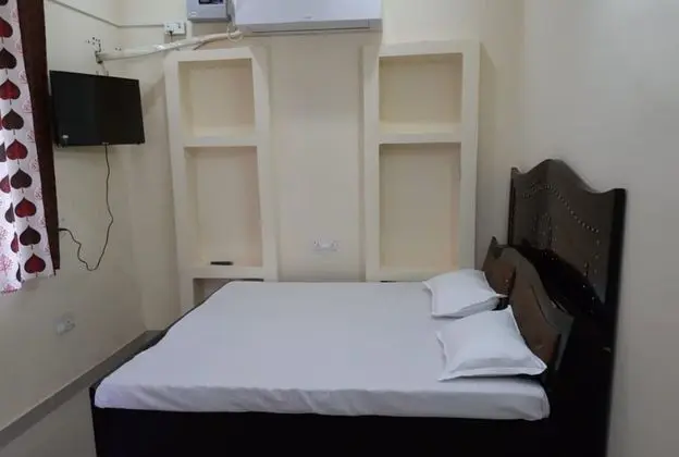 Goroomgo Hotel Ambika House Dehradun - Oda