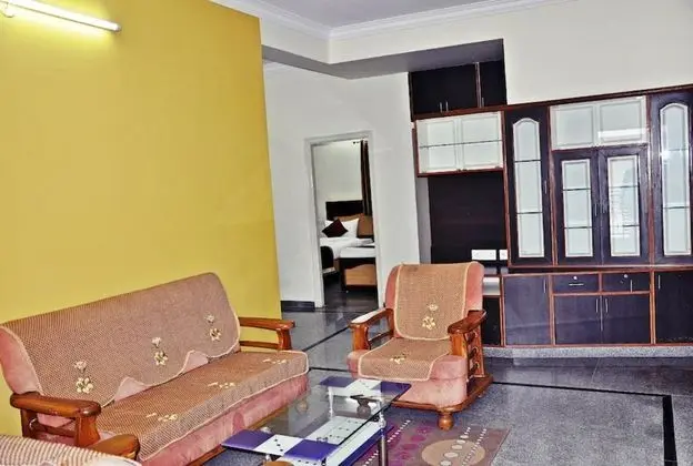 Goroomgo Ample Mint Chickpet Bengaluru - Oda