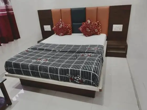 Goroomgo Apsara Guest House Ahmedabad