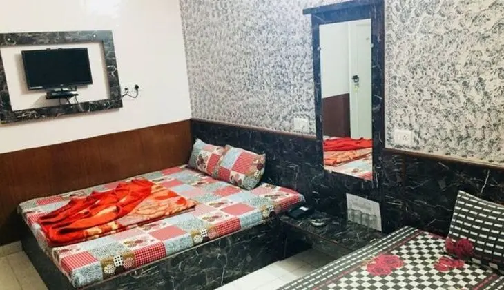 Goroomgo Bajrang Paharganj New Delhi